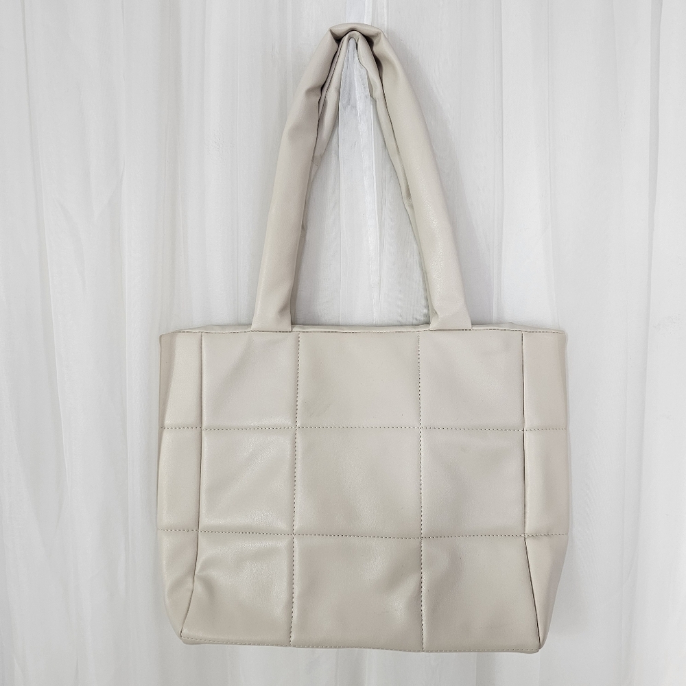 Reclaimed Vintage Vegan Leather Cream Quilted Tote Bag